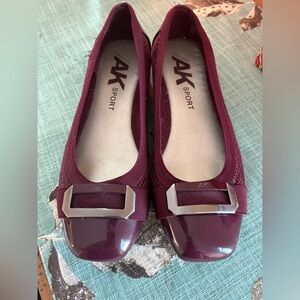 AK Sport Comfort Flats in Burgundy